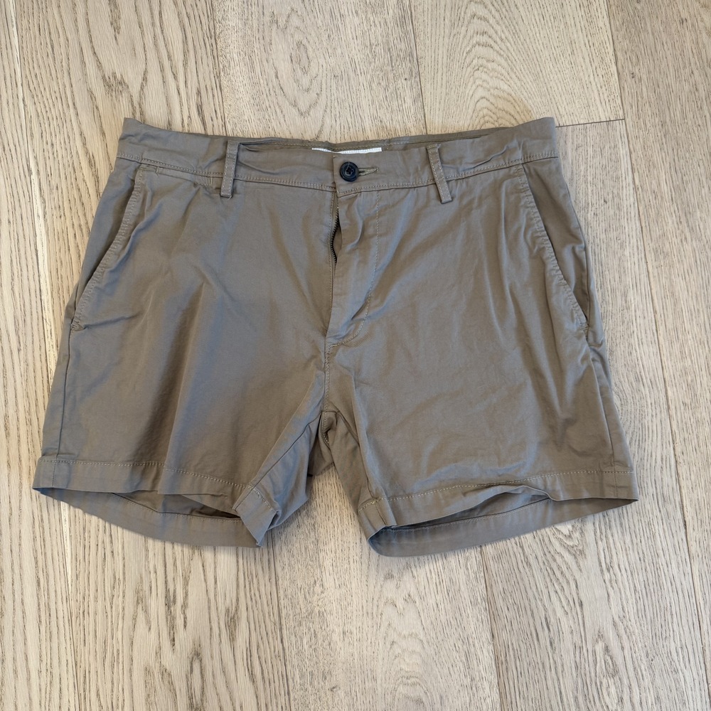 ☀️Amazon Essentials - Dark Tan Flat Front Shorts - 31